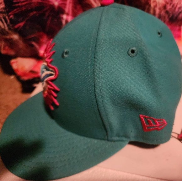 🏈 Breast Cancer Awareness Miami Dolphins Retro New Era, 7 3/8", Sea green 🏈 - Picture 4 of 5